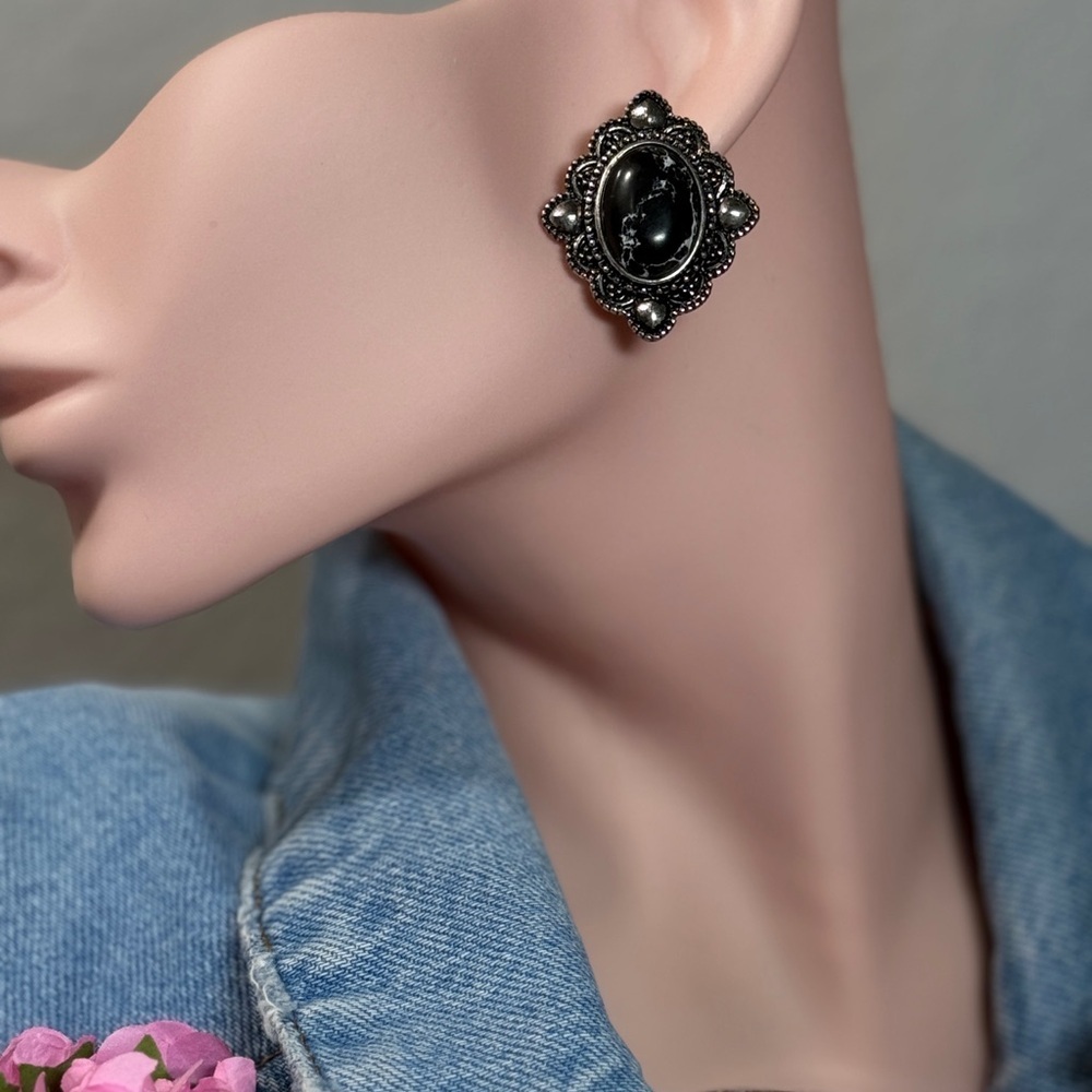 ⚜️ Vintage Black Ornate Stud Earrings | Gothic Style - Picture 4 of 8
